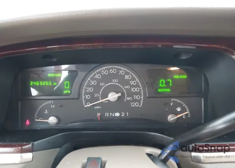 2004 Lincoln Town Car Signature z USA, uszkodzony, nr VIN 1LNHM81W74Y675064